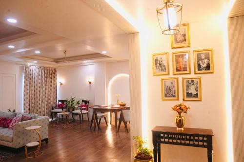 C-Scheme Cama Y Desayuno | Royal Saket