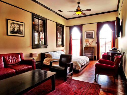 Faubourg Marigny Hotel | Royal Street Inn & Bar