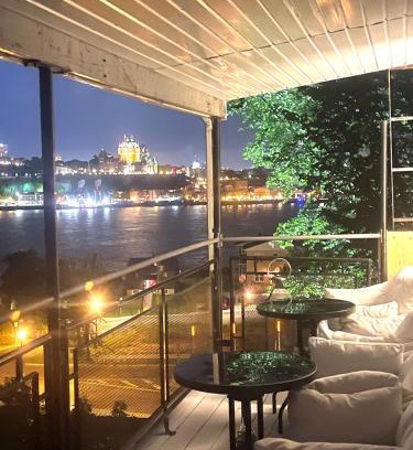 Desjardins Apartamento | Royal View Frontenac Balconies 6 bedrooms 15 guests
