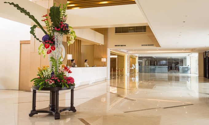 Clark Hotel | Royce Hotel & Casino