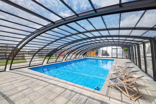 Rewal Casa | RResort - Domki z KRYTYM i PODGRZEWANYM BASENEM, WiFi, parking w cenie!