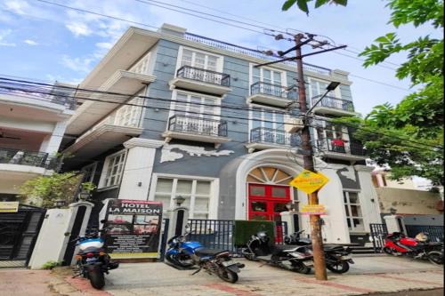 Indira Nagar Hotel | RROOMS Hotel La-Maison