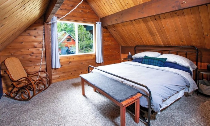 McKinney Estates Cabina | Rubicon Retreat | Cozy Cabin + Sauna