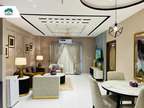 Bahria Town Apartamento | Ruby - Chic & Luxury WanderNest Suite at B3 Heights with Gym in Bahria Town Ph-8