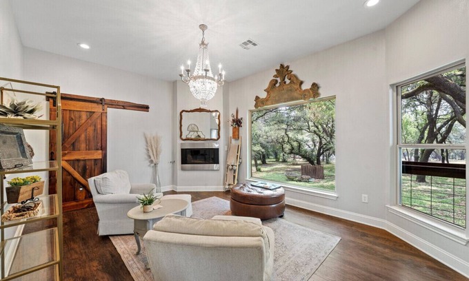 Lacy-Lakeview Casa | Ruby Dell Ranch - Just 10 mins from downtown Waco!