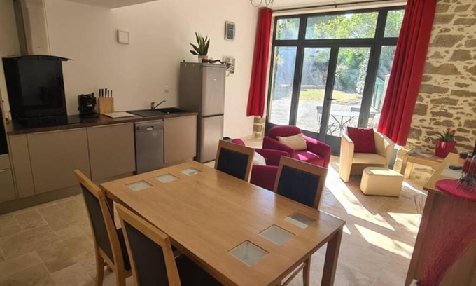 Sainte-Eulalie Apartamento | Ruby - Gîte 2 chambres dans vieux prieuré près de Carcassonne