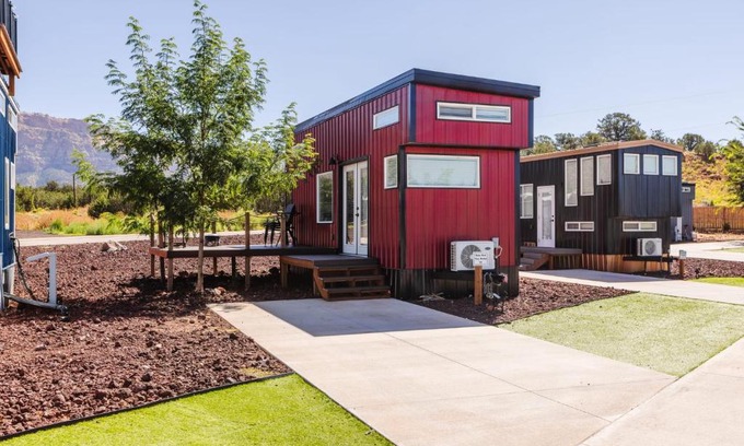 Apple Valley Casa | Ruby Red Tiny Home