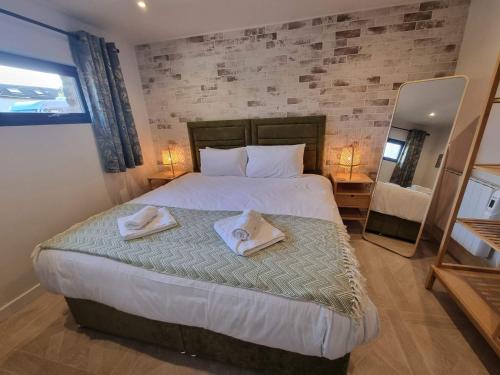 Pill Casa | Rudgleigh Lodge by Cliftonvalley Apartments