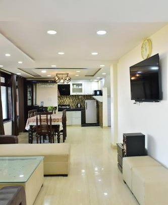 The Mall Road Villa | Rudhraksh Villa 4BR- Perfect Vacay Villa