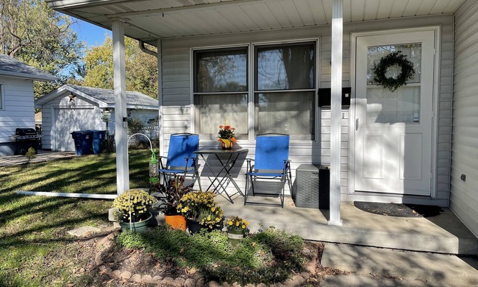 Terre Haute Casa | Rudy's - Single level home w/ 2 Bedrooms, 1 Bath, equipped kitchen, & laundry