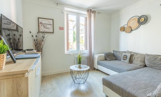 Clermont-Ferrand Apartamento | Rue Bien Assis with garden terrace