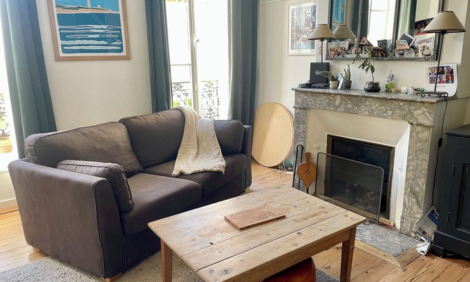Saint-Michel Apartamento | Rue du Cloître : Apt XVIII historic center for up to 7 people