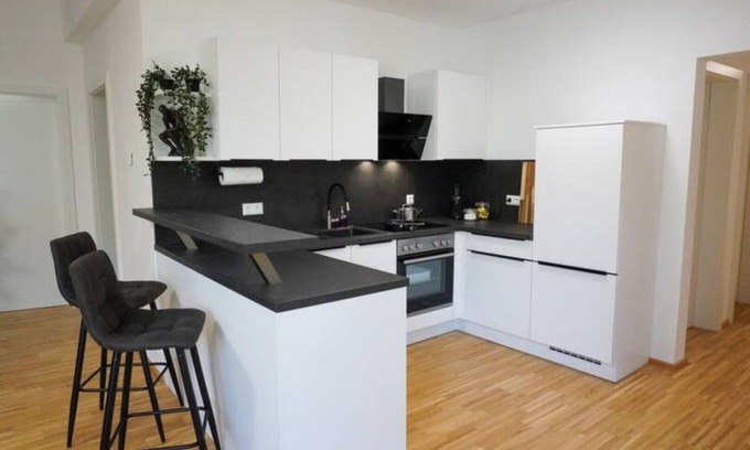 Krumpendorf am Woerther See Apartamento | Ruhiges Apartment am Wörthersee mit Tiefgarage