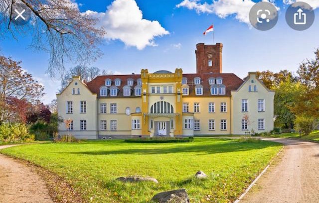 Lelkendorf Apartamento | Ruhig & Idyllisch - Schloss Lelkendorf - Maisonette-Apartment Ulrichshusen mit Dachterrrasse, Mecklenburger Seenplatte mit Dachterrasse, Nähe Ostsee