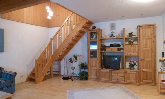 Schwarzenbach Apartamento | Ruhige Ferienwohnung (84qm) mit schönem Balkon und Gartenblick
