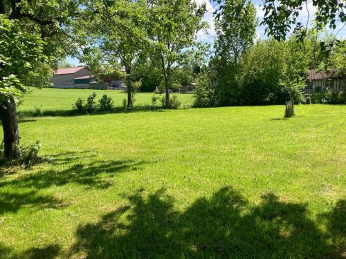 Unterallgau Apartamento | Ruhige Ferienwohnung inklusive Garten Souterrain - neu renoviert