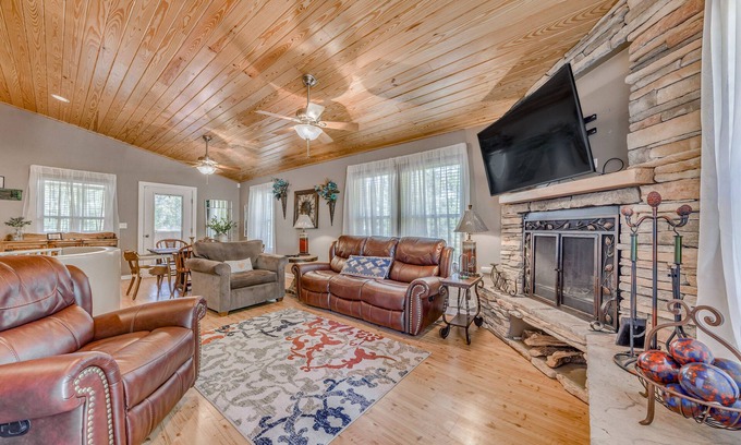 Ruidoso Casa | Ruidoso Mountain Cabin w/ Deck, 1 Mi to Hiking