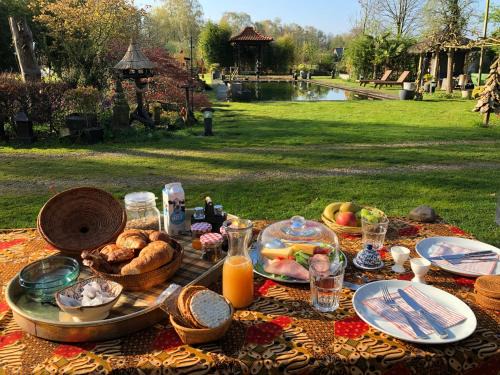 Wilp Cama Y Desayuno | Rumah Indo Garden