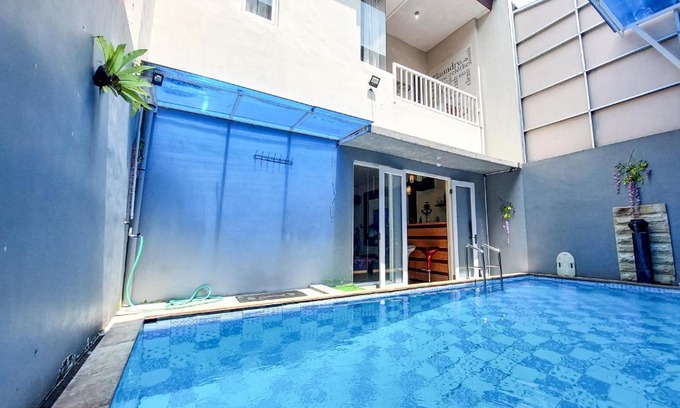 Oro Oro Ombo Casa | Rumah Kartika Batu