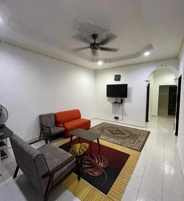Kuala Terengganu Casa | Rumah near KT Atas Tol - WiFi, parking & Netflix