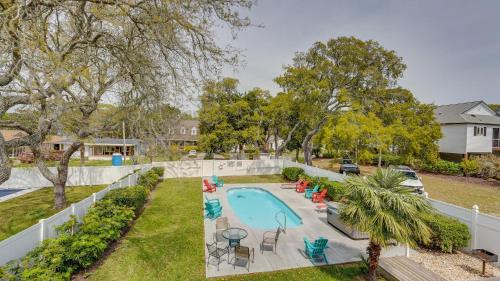 Crescent Beach Casa | Runaway Bay - 3rd Row - Beach House - Crescent Beach