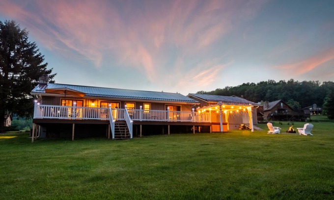 Paradise Point Casa | Runnin' Down a Dream: Nearby Lake Access, Dog Friendly w/ Hot Tub