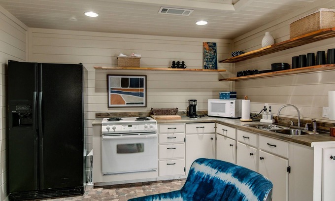 Alleene Casa | Running M Fish Camp: Sleeps 14 + Two Boat Slips
