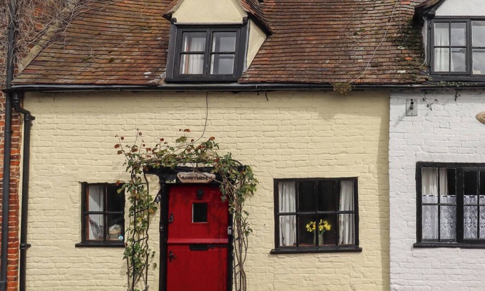 Tewkesbury Cabaña | RUNNYMEDE, pet friendly, character holiday cottage in Tewkesbury