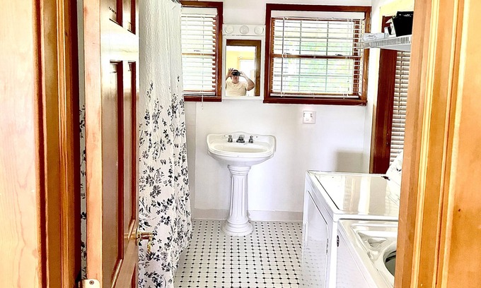 Gasport Casa | Rural 4 bedroom stay!