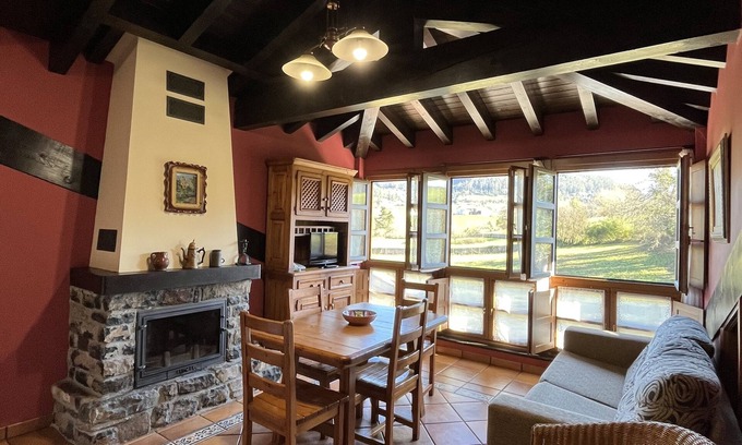 Villaviciosa Apartamento | Apartamento rural Paseo de la Alameda ideal familias; chimenea, hidromasaje.