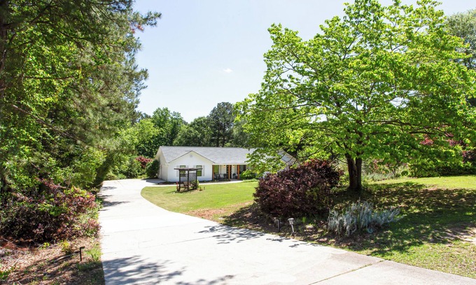Loganville Casa | Rural Bliss meets Modern Comfort