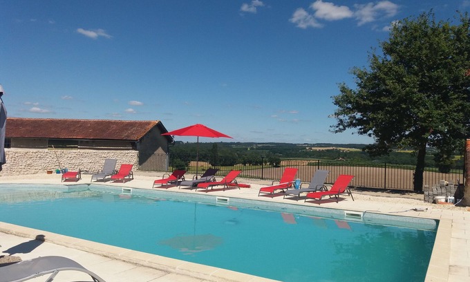 Courgeac Otro | Rural converted barn, sleeps up to 10, with large pool