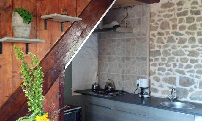 Parsac Casa | rural cottage with garden overlooking the swimming pond