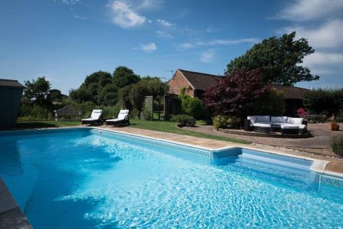 Abbess Roding Casa | Rural cottage with swimming pool!