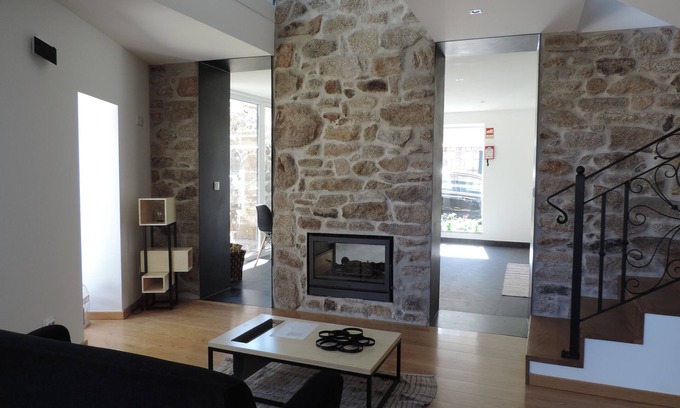 Sernancelhe Casa | casa de campo rural, restaurada modernamente, con 1 habitación, junto al río Duero