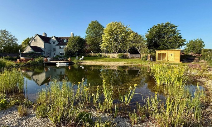 Wraxall Casa | Rural, countryside escape sleeping 10