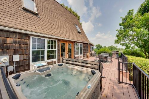 Mount Pleasant Mills Casa | Rural Dutch Country Retreat - Private Hot Tub