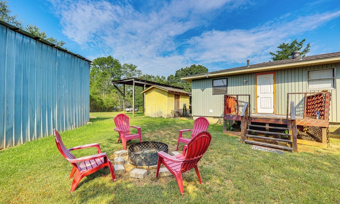 Royal Casa | Rural Escape Near Lake Ouachita w/ Gas Grill!