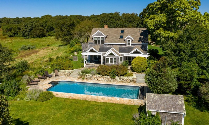 Vineyard Haven Casa | Rural Farm Location close to Town
