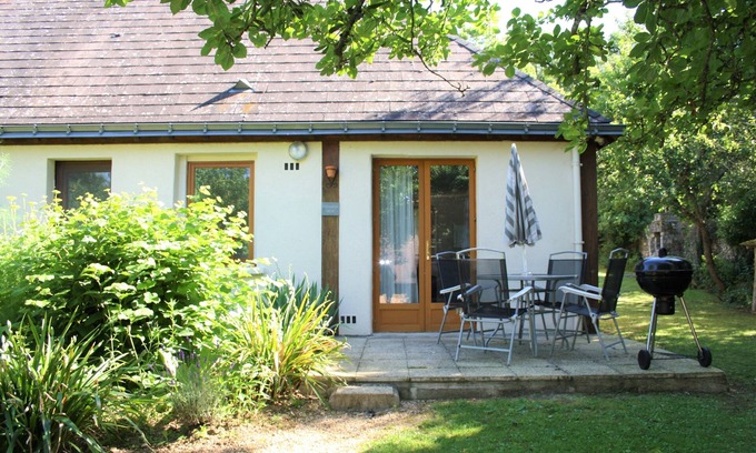 Asnieres sur Vegre Cabaña | Familiar-Gîte-2 Bedrooms with 2-Baño con ducha