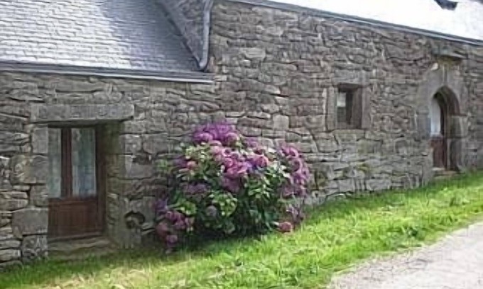 Huelgoat Cabaña | Casa rural Set En 7 Acres, Pacífica Ubicación