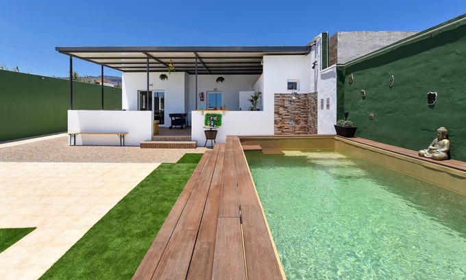 Ingenio Casa | Casa rural de vacaciones para familias y grupos con una hermosa piscina privada