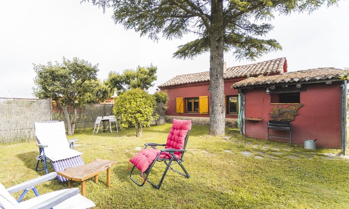 Castrejón de la Peña Casa | Casa rural 'El Colono' con vistas a la montaña y jardín privado