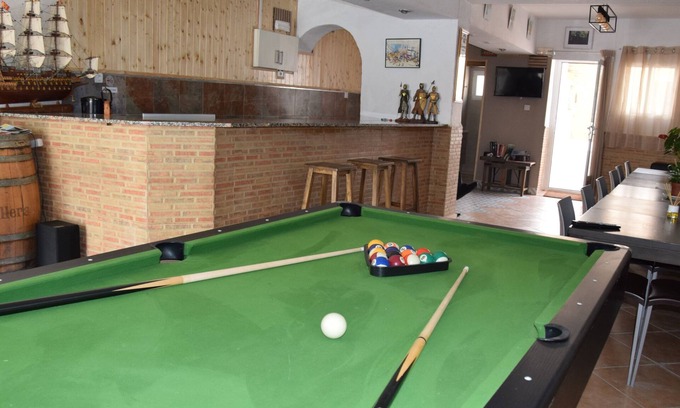 Castalla Casa | Casa con bar privado, grandes patios, barbacoa cubierta y aire acondicionado