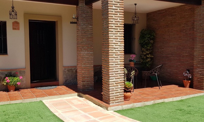 Benaojan Chalet De Esquí | Casa rural (alquiler íntegro) Casitas Cueva del Gato para 6 personas