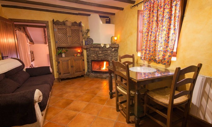 Laroya Cabaña | Casa rural (alquiler íntegro). Reul Alto Cortijos Rurales. De 2 a 4 personas