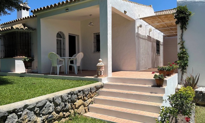 Los Caños de Meca Casa | Casa rural en Los Caños de Meca, con jardín a un minuto de la playa y acantilado