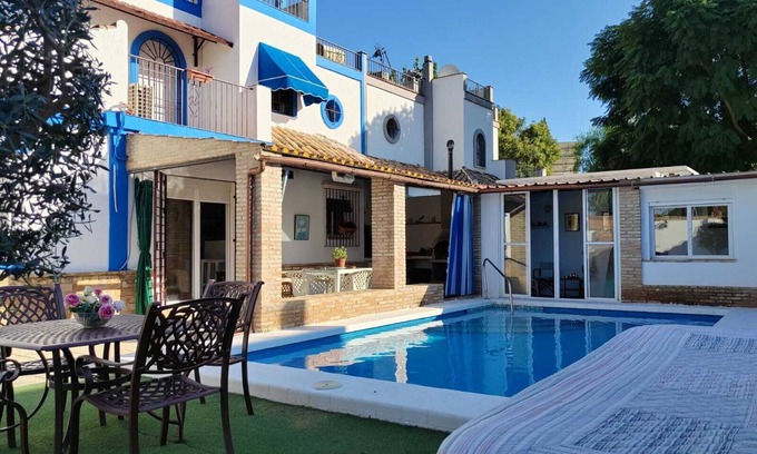 Sanlúcar la Mayor Villa | Casa Rural en Sevilla con Piscina Privada Villa Montecarmelo, Sanlúcar la Mayor