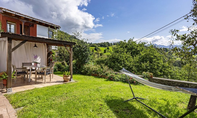 Llenín Casa | Casa rural 'La Casita De Heidi' con vistas a la montaña, terraza privada y Wi-Fi