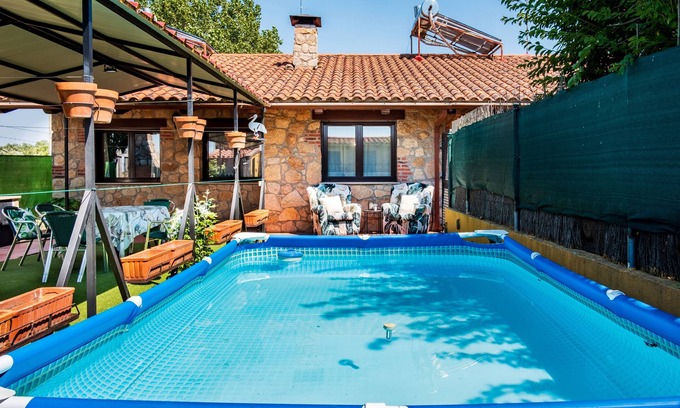 Zarapicos Casa | Casa rural 'La Casa Del Carpintero' con piscina privada, terraza privada y jardín privado
